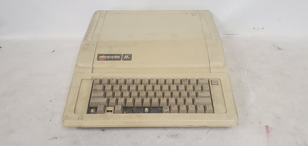 Vintage Apple IIe A2S2064 Desktop Computer No Power Supply Missing Keys