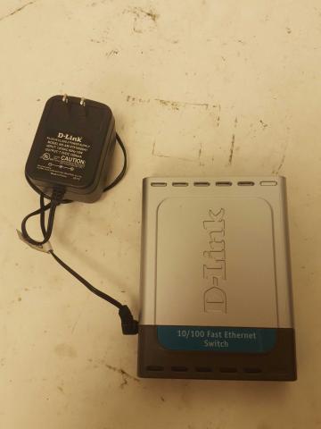 D-Link DSS-5+ 10/100 Fast Ethernet Switch with AC Adapter