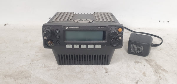 Motorola XTL 2500 M21URM9W1AN Digital Mobile Radio w/ Stand No Power