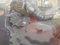 Vintage Kenner Spiked Tail Predator Throws Destruction Disks! Action Figure 1996