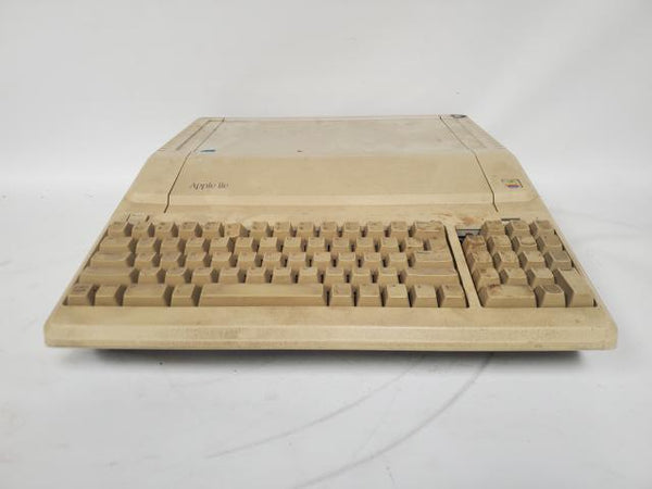 Vintage Apple IIe A2S2128 Computer Halt & Catch Fire Prop HACF Missing Keys